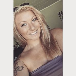 Meet your Posher, Holly mae